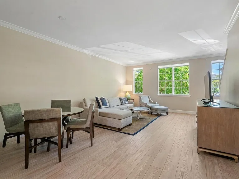 610 Fern St — Photo 2