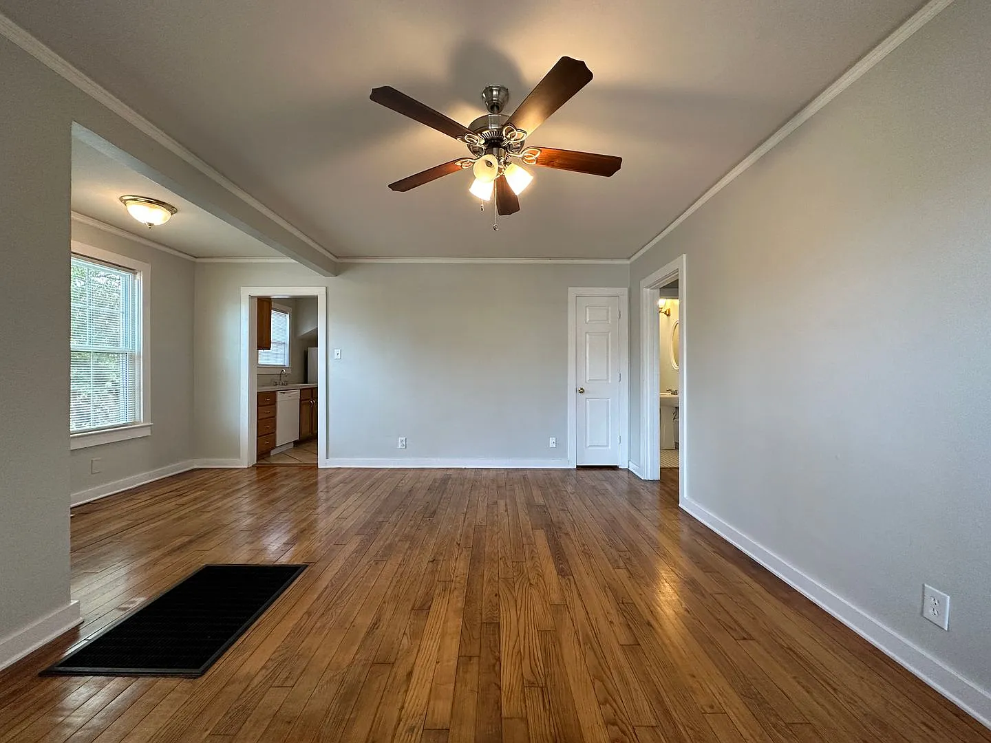Beautiful Home - 2 Bed, 1 Bath — Photo 3