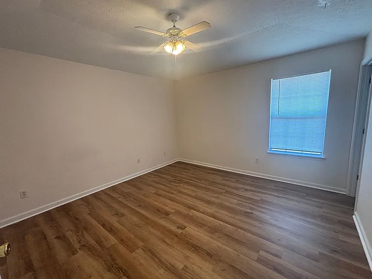 509 Phillips Ct — Photo 8