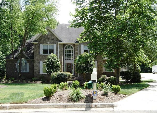 1st image of 519 W Woodbury Ln