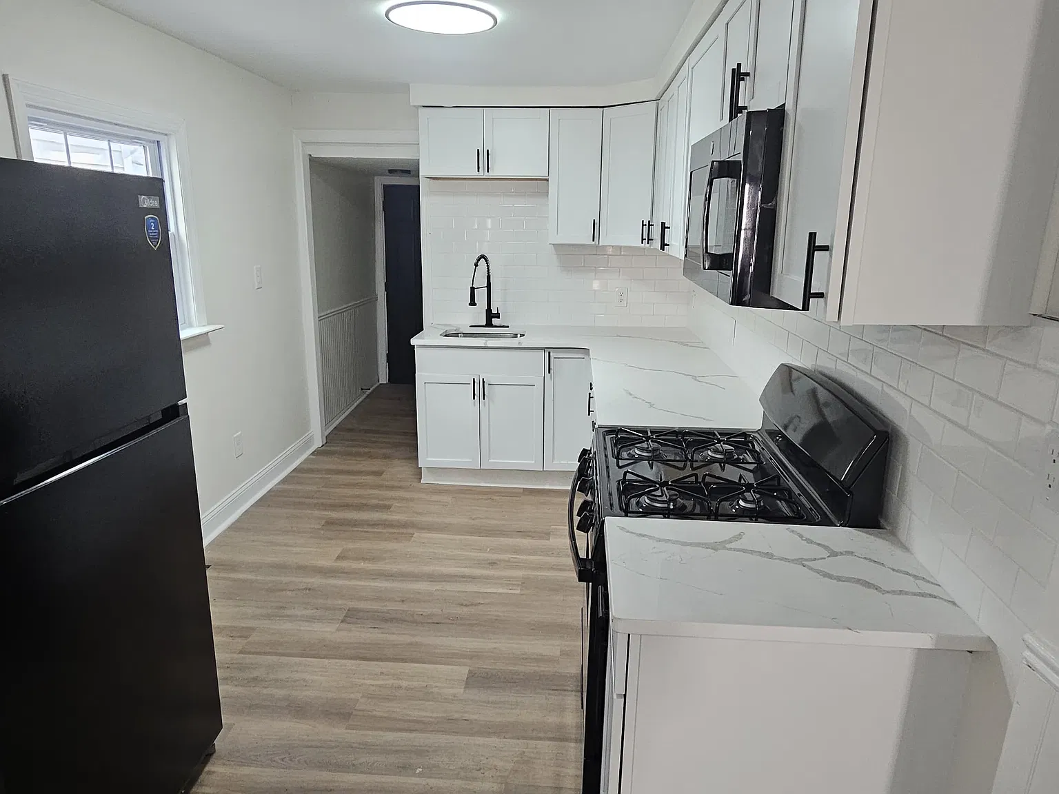 3 bed, 1150 sqft, $1,695 — Photo 3