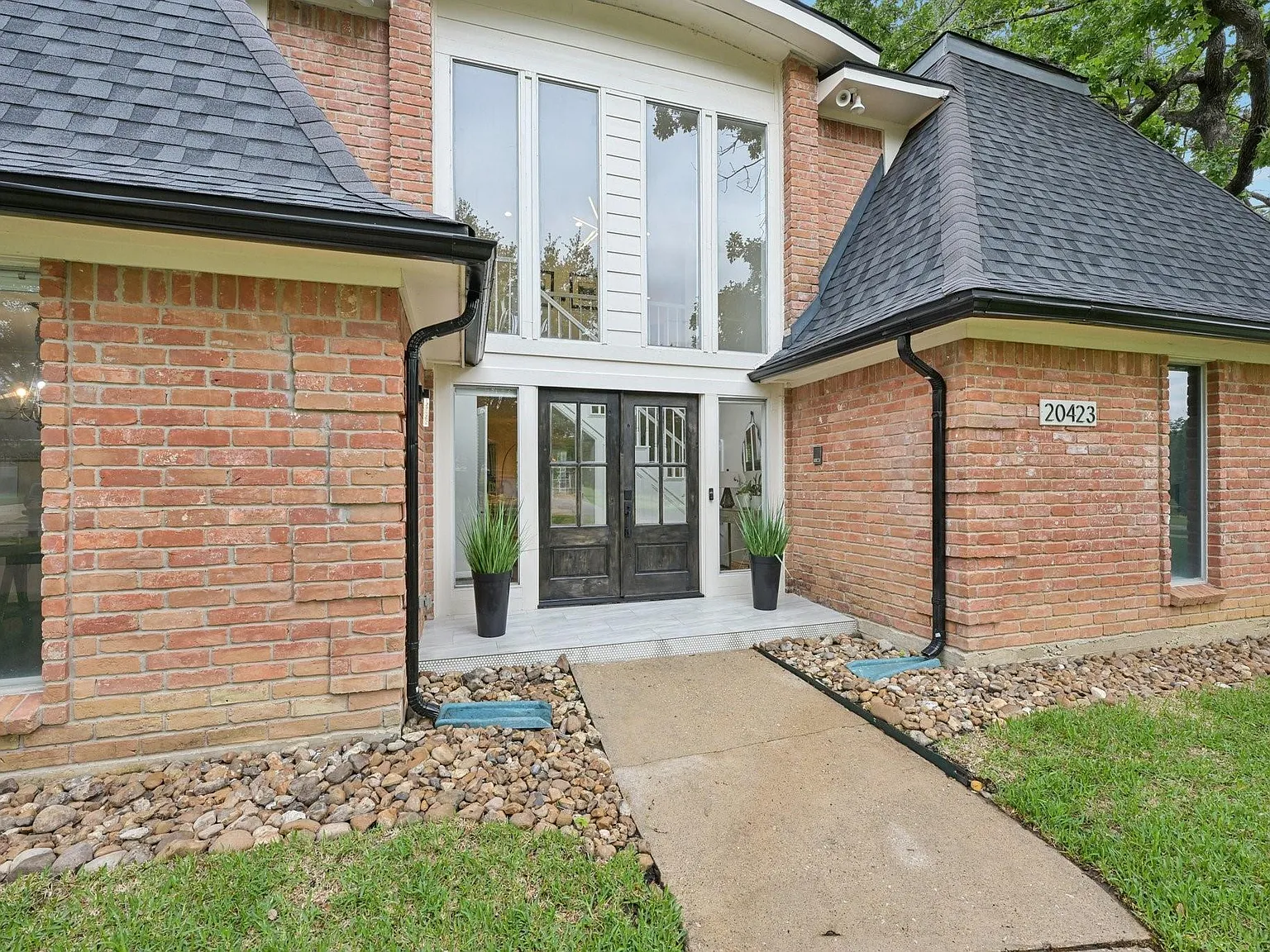 3 bed, 2.5 bath, 3131 sqft, $2,885 — Photo 2