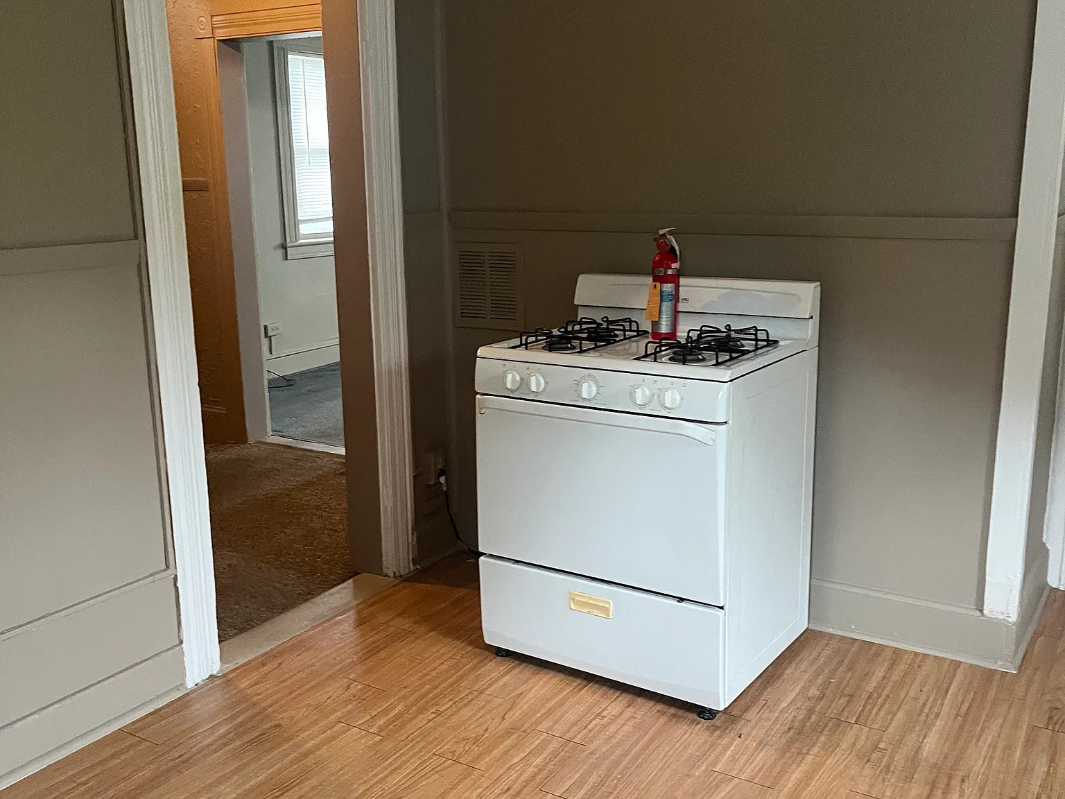 2 bed, 1.0 bath, 1068 sqft, $1,400 — Photo 4