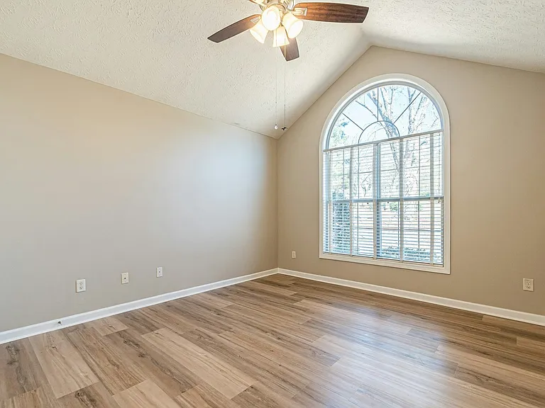 5755 Lakeview Cir — Photo 30