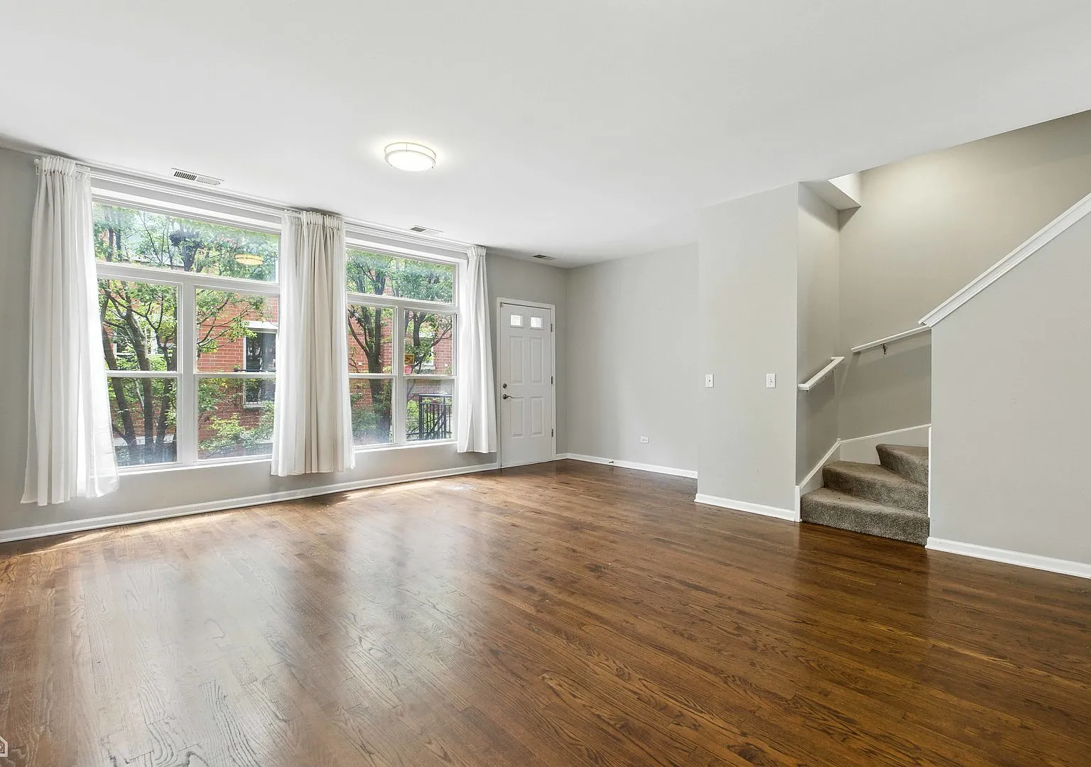 2 bed, 2000 sqft, $4,000 — Photo 4