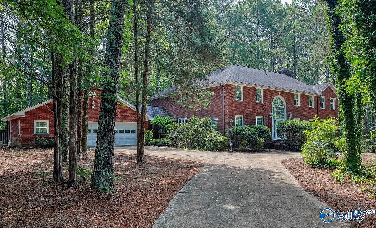 4 bed, 5.5 bath, 4865 sqft, $4,000 — Photo 1