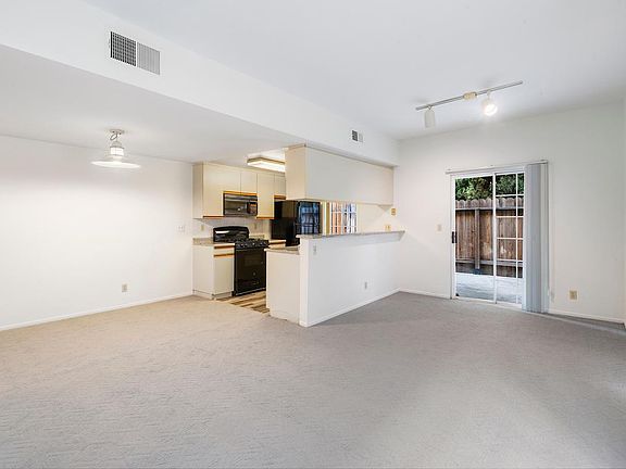 2nd image of 607 N Rossmore Ave #105