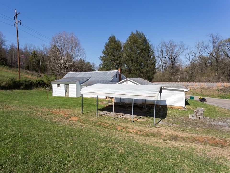 2nd image of 1016 Colonial Heights Rd