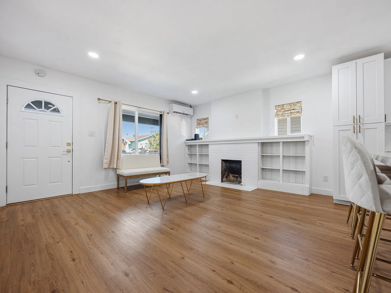 620 West 42nd Place - 1 — Photo 4