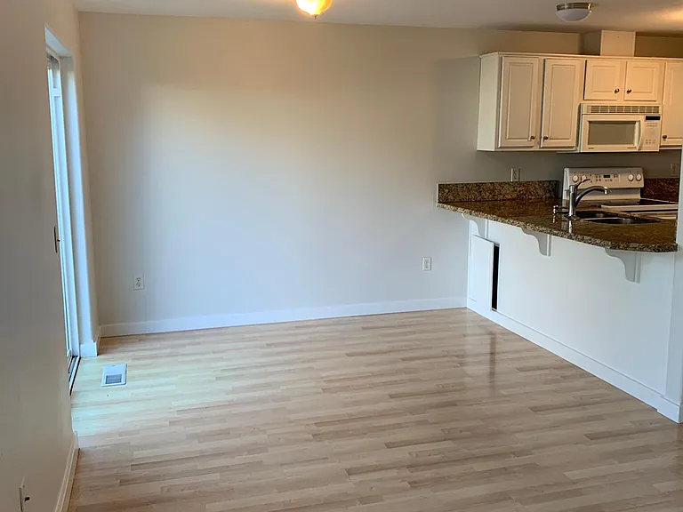 4625 NE 11th Ave — Photo 5