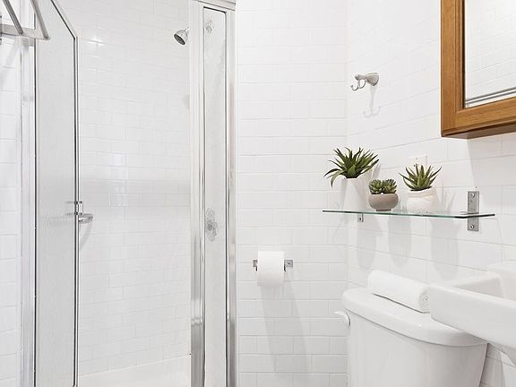 5th image of 13 Christopher St APT 3