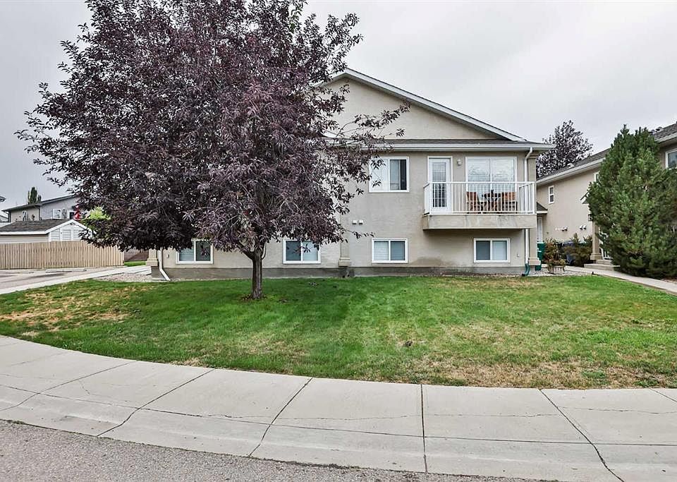 1st image of 47 Highlands Pl W