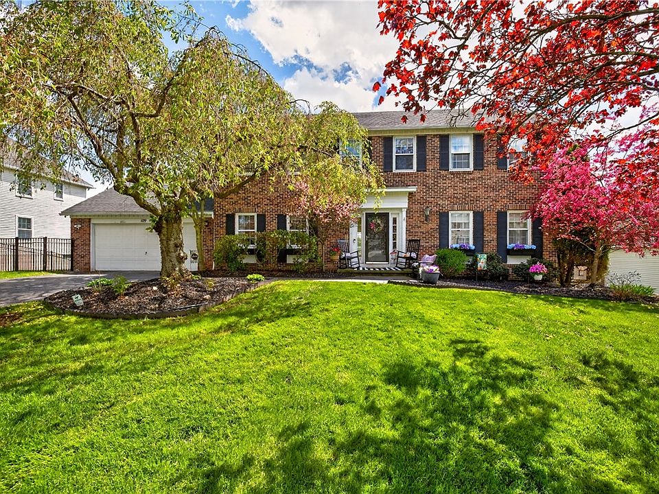 1st image of 109 Broadmoor Trl