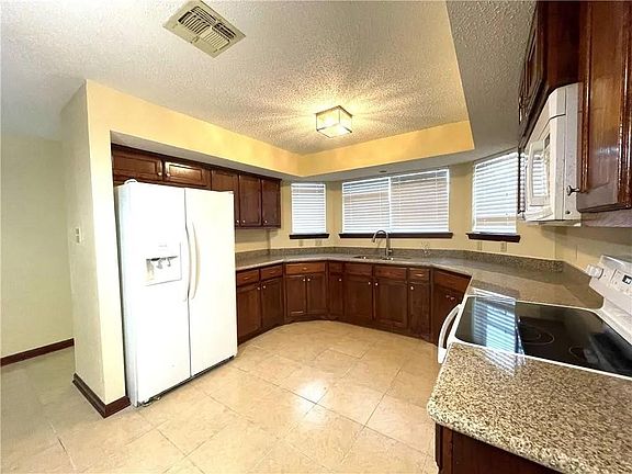 3rd image of 3045 English Colony Dr
