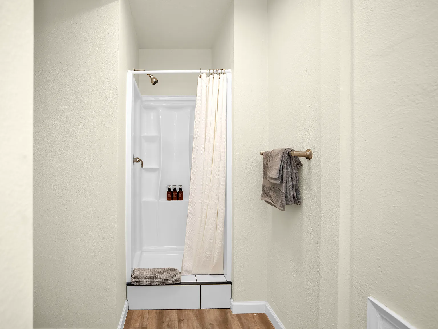 Studio, 200 sqft, $800 — Photo 4