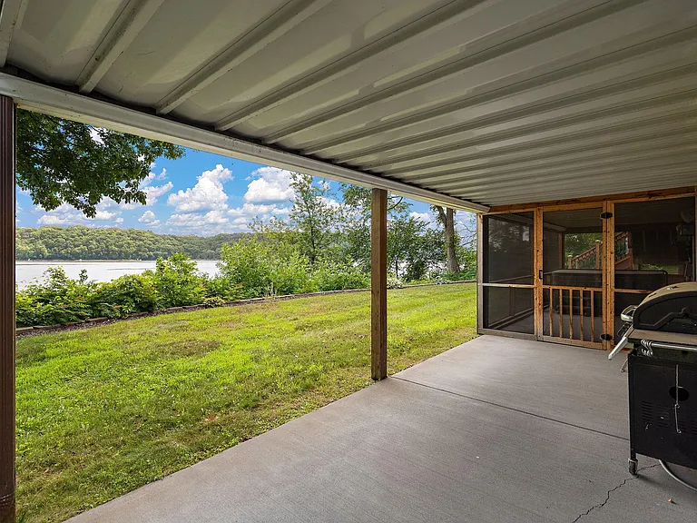 118 Lakeside Dr — Photo 38