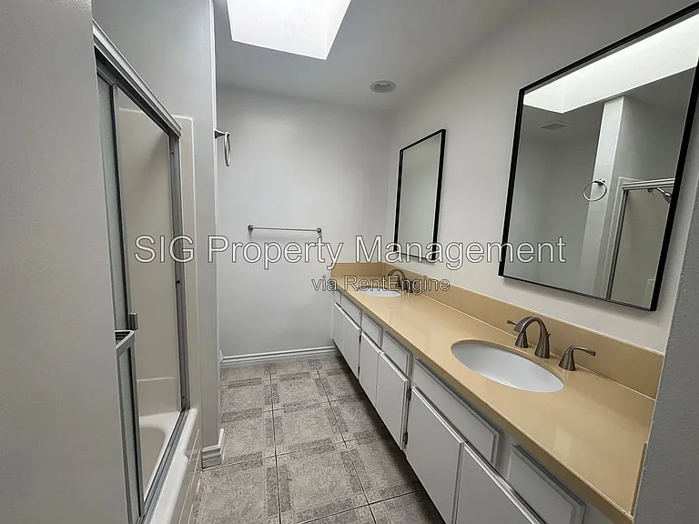 3200 Fairesta St #5 — Photo 20