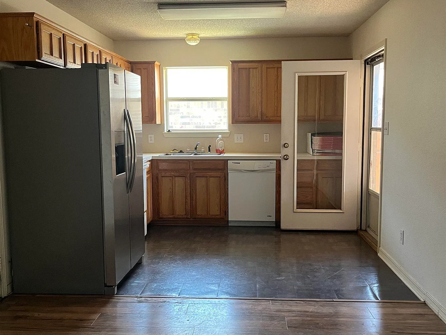 3 bed, 2.0 bath, 1192 sqft, $1,450 — Photo 3