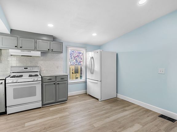 2nd image of 412 Pleasant St #1