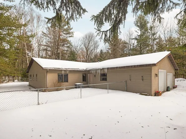 211 E 7th St, Northport, MI 49670