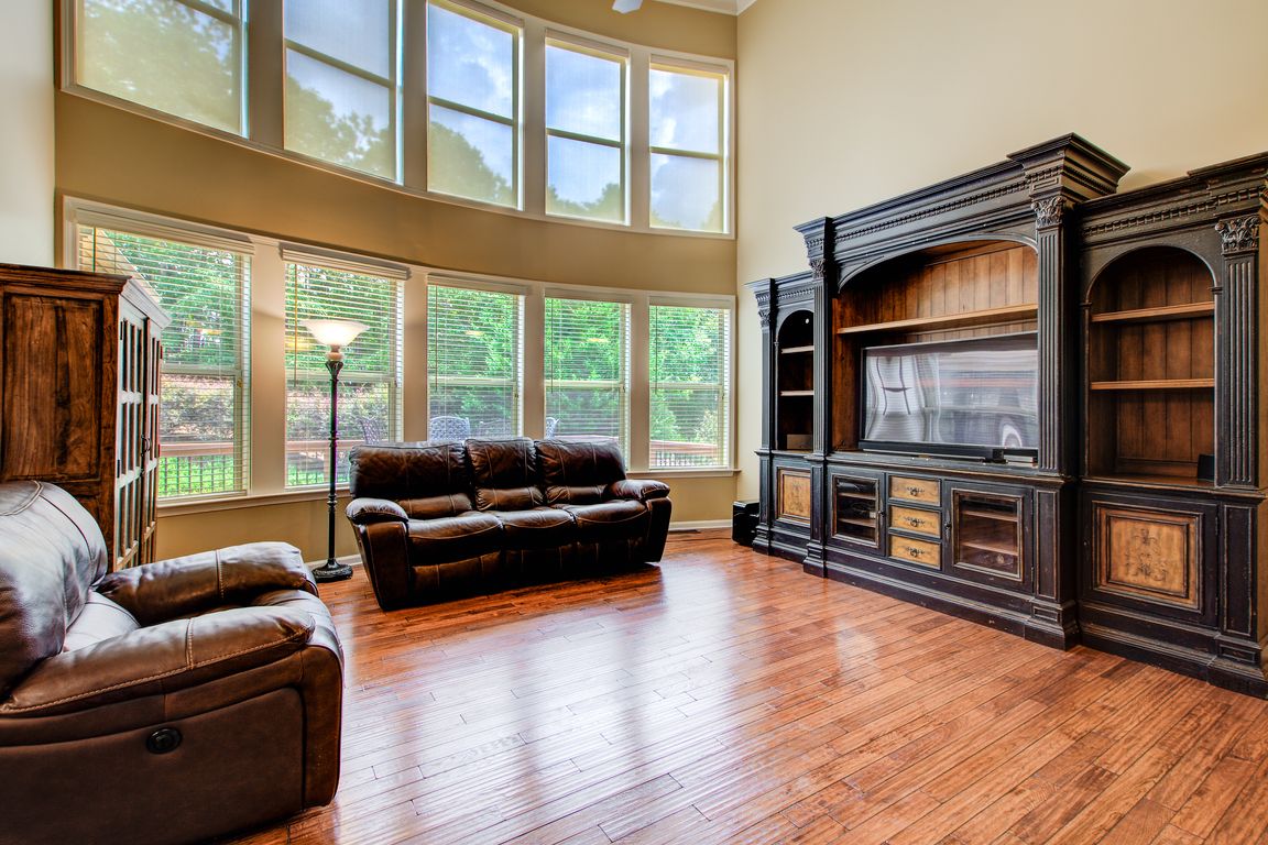 19 Living Room B Detail