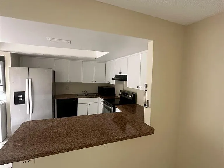 1604 Shaker Cir — Photo 8