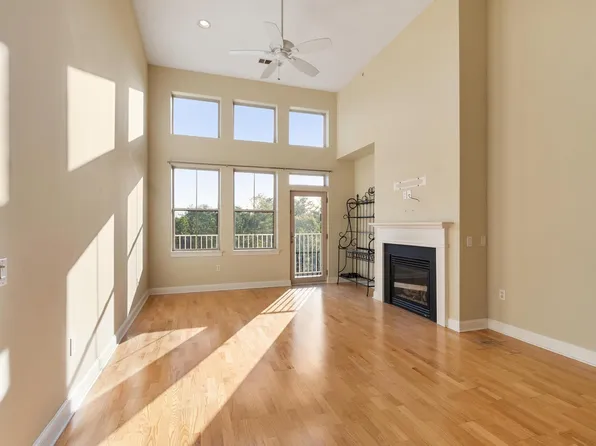 4 Harvest Dr #311, North Andover, MA 01845
