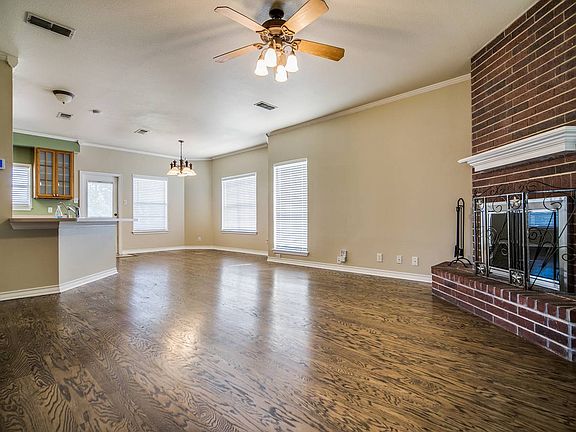 4th image of 404 Deer Cross Ln