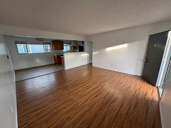 3rd image of 1310 Agate St #C