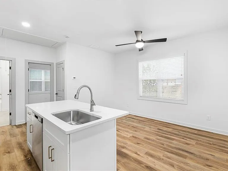 128 Hilltop Dr SW #A — Photo 5