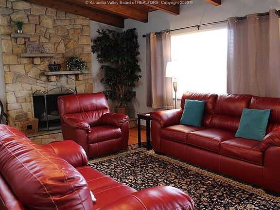 3rd image of 1202 Crown Dr