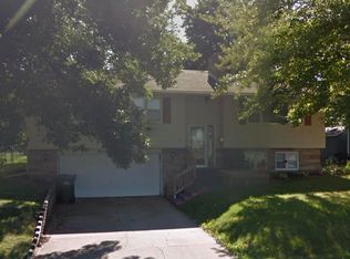 1139 N 14th St, Clinton, IA 52732