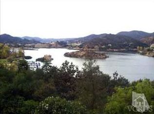 420 Upper Lake Rd, Thousand Oaks, CA 91361