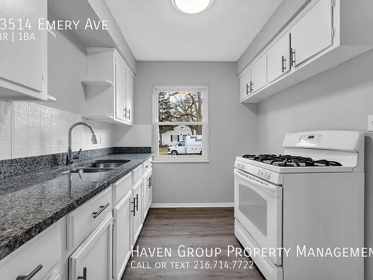 13514 Emery Ave — Photo 11
