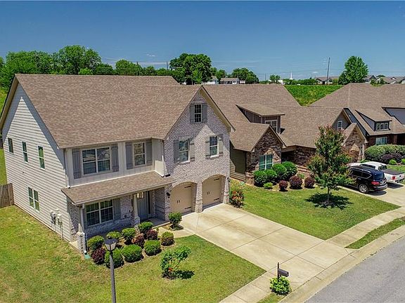 3rd image of 1354 Maxwell Cir