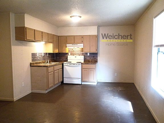 3rd image of 915 E Lake St #1