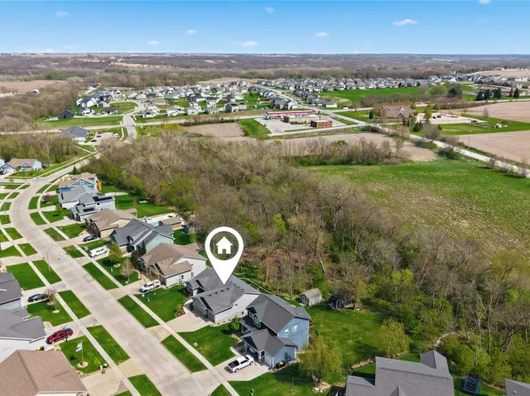 1009 Baileys Grove Dr, Adel, IA 50003