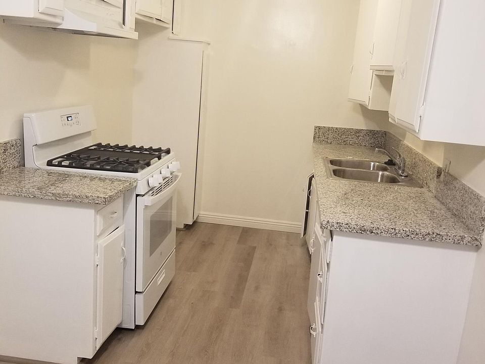 1st image of 14140 Delano St #3