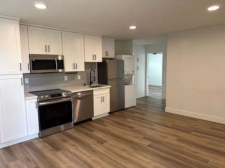 4542 Felton Ave — Photo 2