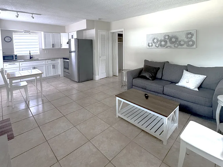 1196 Angle Rd #B — Photo 3