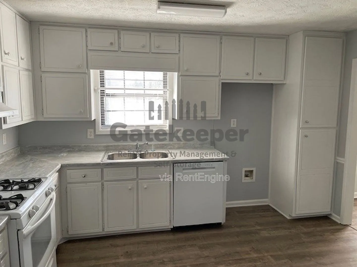 4 bed, 2.5 bath, 1668 sqft, $1,995 — Photo 3