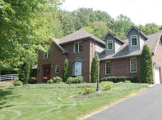 112 Valley View Dr, Greensburg, PA 15601
