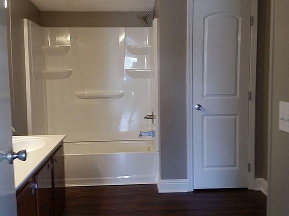 4th image of 195 Kayla Dr