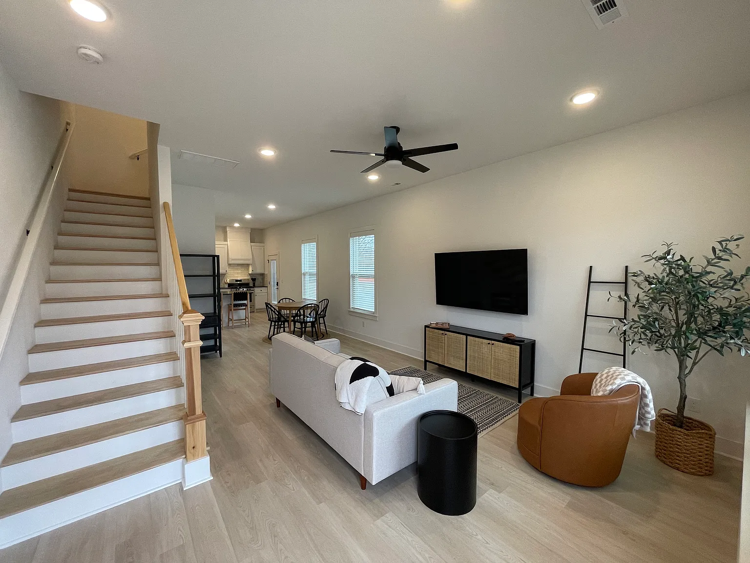 2 bed, 2.5 bath, 1280 sqft, $2,000 — Photo 4