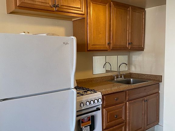 5th image of 626 2nd St APT 3
