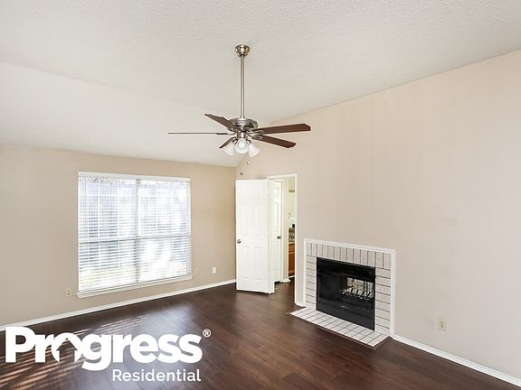 4th image of 1205 Dandelion Dr