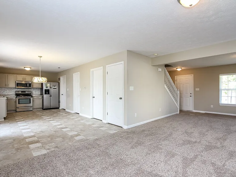 1255 Spring Ridge Cir — Photo 3