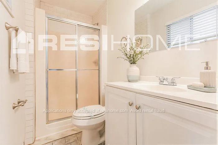 1020 Hope St — Photo 10