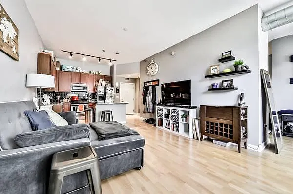 901 W Madison St #405 — Photo 12
