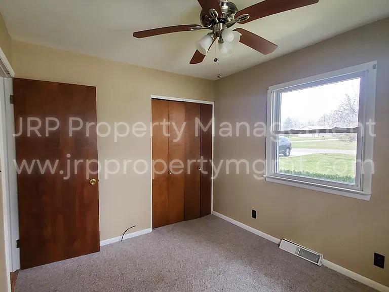 555 Norvell Beach Dr — Photo 8